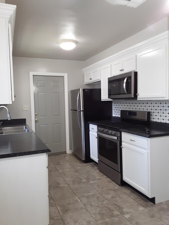 Photo - 888 NW 14th St