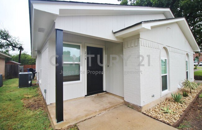 Building Photo - Freshly Remodeled 2/1 Duplex in Burleson F... Rental