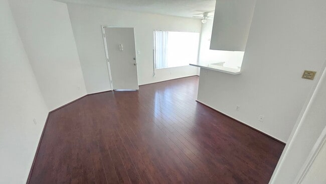 Photo - 323 N Rampart Blvd Unidad 7