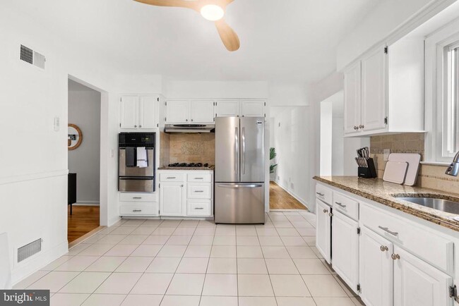 Photo - 282 Clermont Terrace