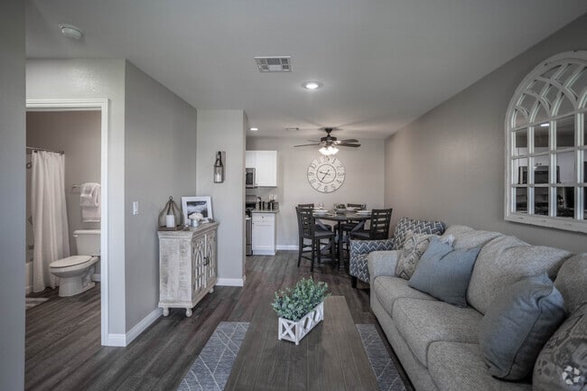 1BR, 1BA - 520 SF - Country Village Apartments