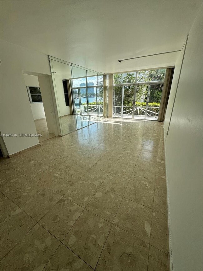 Building Photo - 10281 E Bay Harbor Dr Unit C1