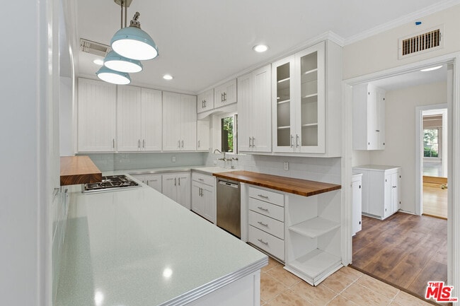 Photo - 4909 Morse Ave