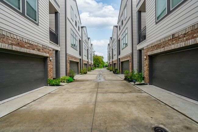 Photo - 756 W Donovan St