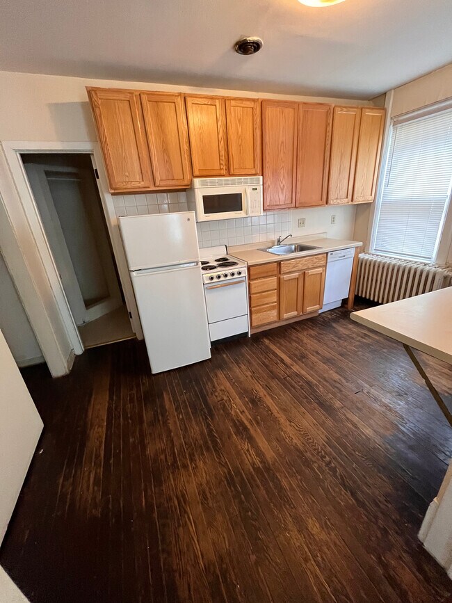 137 E Gorham St Unit 5
