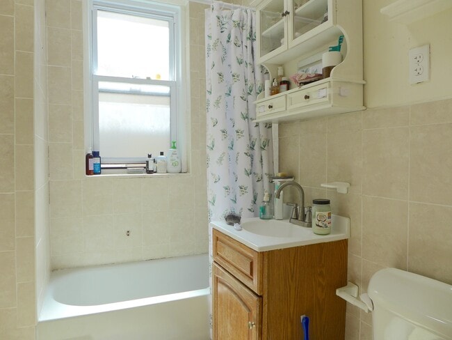 Photo - 390 Riverway