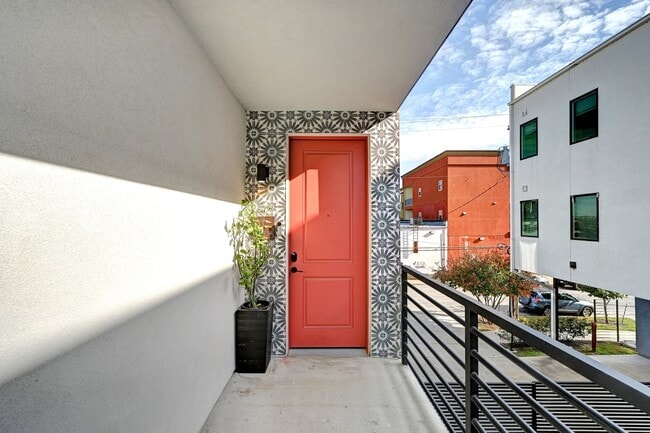 Photo - 2709 E 5th St Unit 1206