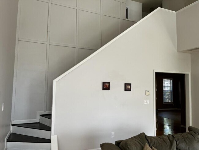 Photo - 577 Ashland Pkwy