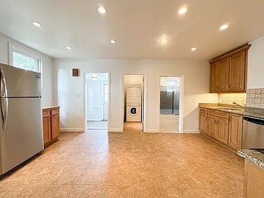 Photo - 12-39 149th St