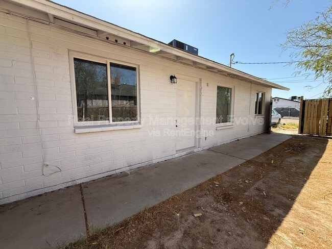 Photo - 3223 W Madison St Unidad 4