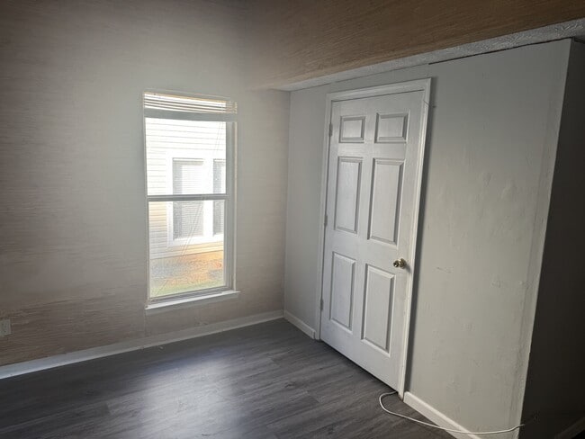 Building Photo - 2074 Hopkins Mill Rd Rental