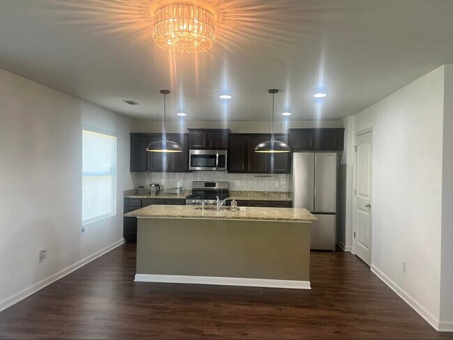 Photo - 4599 Woodford Cir