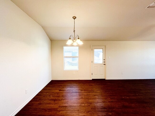 Photo - 1519 Justin Lp Unit B