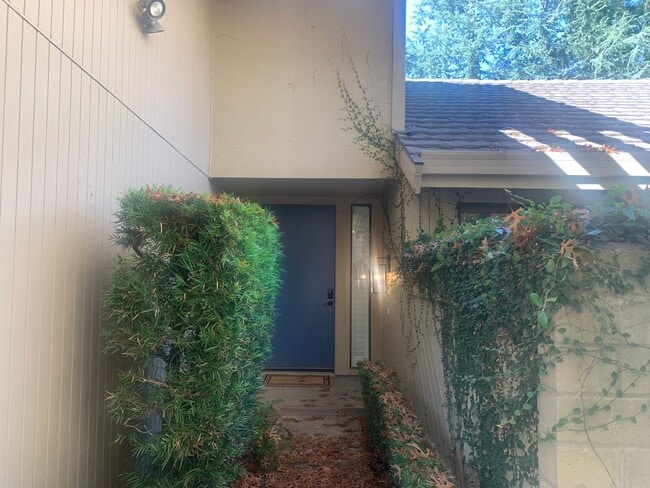 Photo - Gorgeous 3-Bedroom House in Gold River with pool