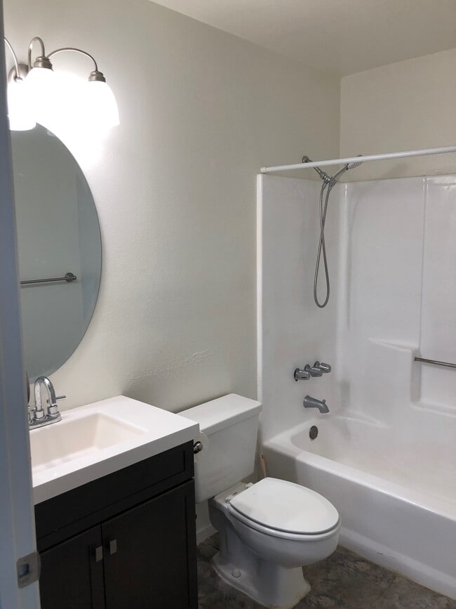 Baño - 1707 Keeler St Unidad C