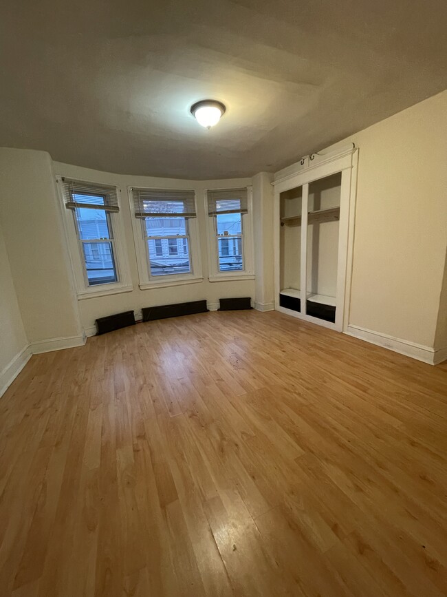 Building Photo - 840 E Westmoreland St Rental