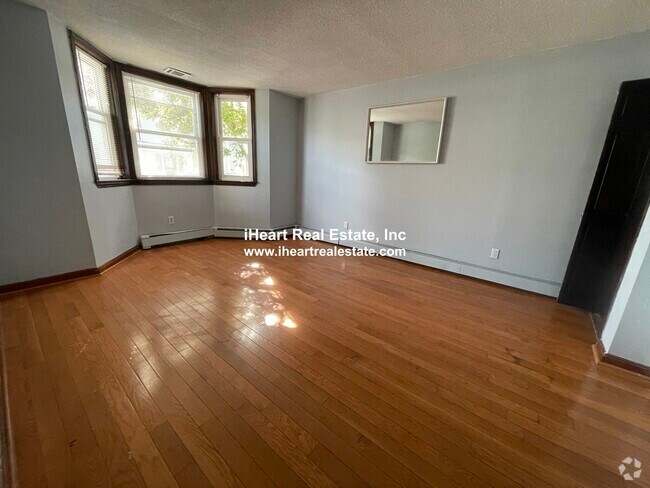 Building Photo - 474 E 7th St Unit 1 Rental