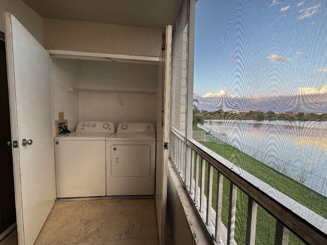 Photo - 2811 N Oakland Forest Dr Unidad 205