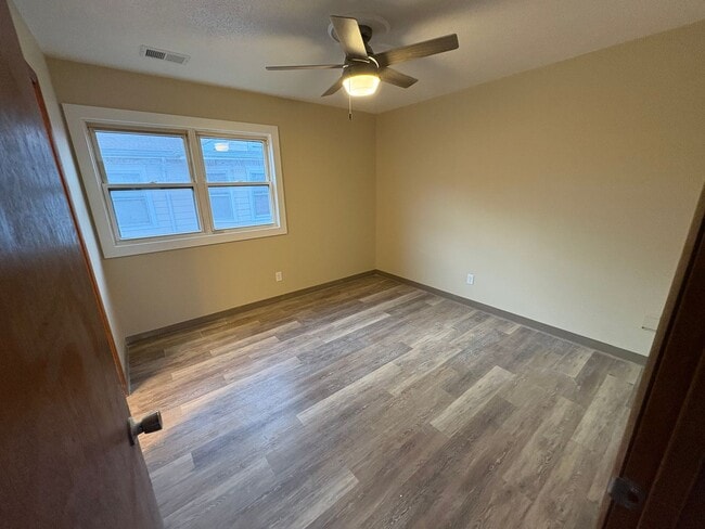 Photo - 1 Bed 1 Bath Remodeled! Near K-State!