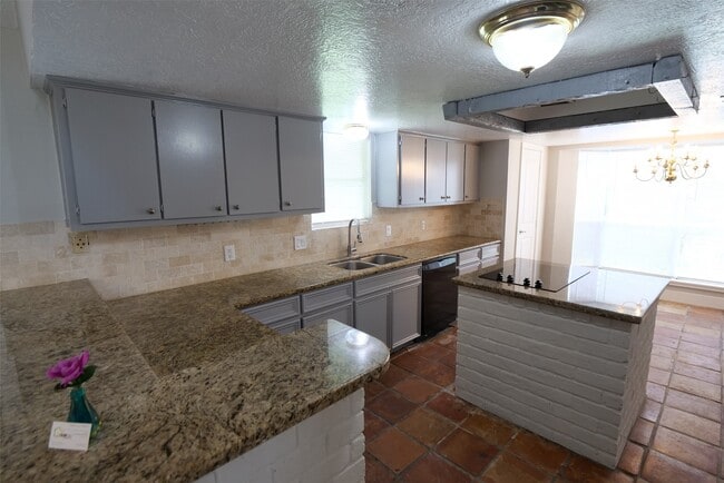 Building Photo - 15654 Boulder Oaks Dr