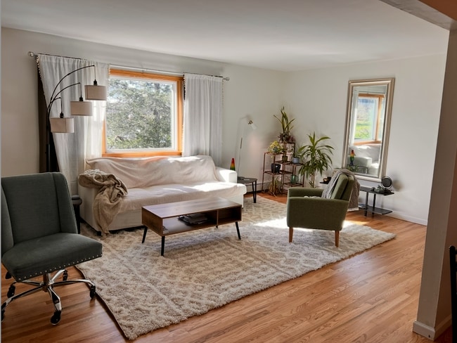 Building Photo - 136 N Chestnut St Unit 5C