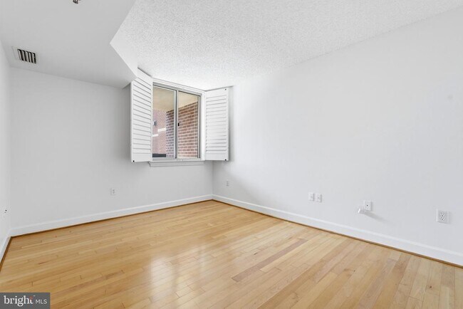 Photo - 1276 N Wayne St Unidad 319