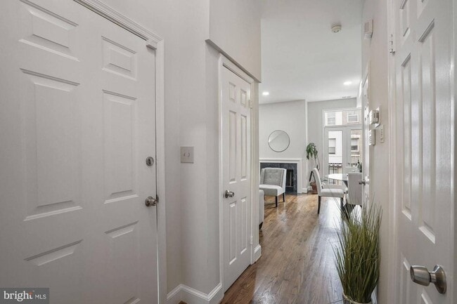 Foyer - 1849 Kalorama Rd NW Unit 7
