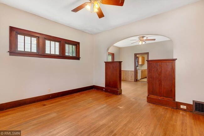 Photo - 309 Wilson Ave SE