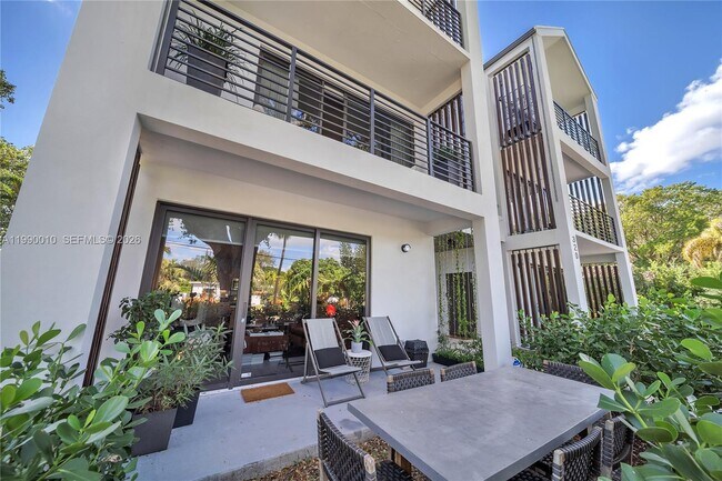 Photo - 320 NE 126th St Unidad 32