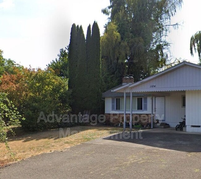 Photo - 1104 NE North Nebergall Loop House