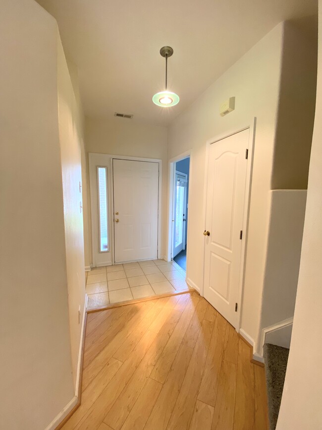 Puerta principal - 2509 Hartley St