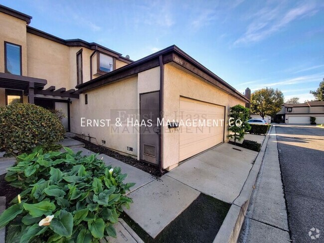 Building Photo - Beautiful Attached Townhome in Wonderful G...