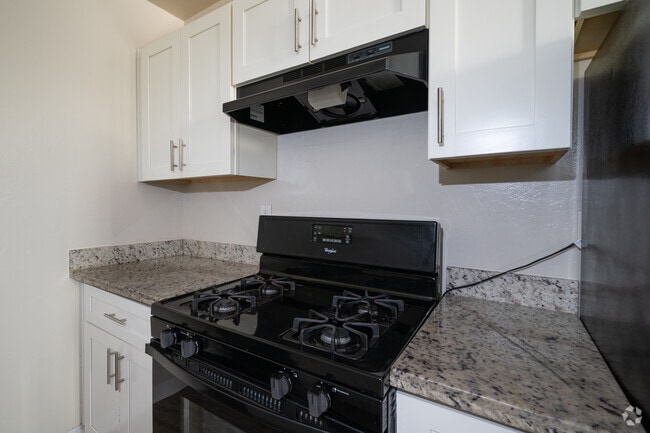 2BR, 1.5BA - The Luxor