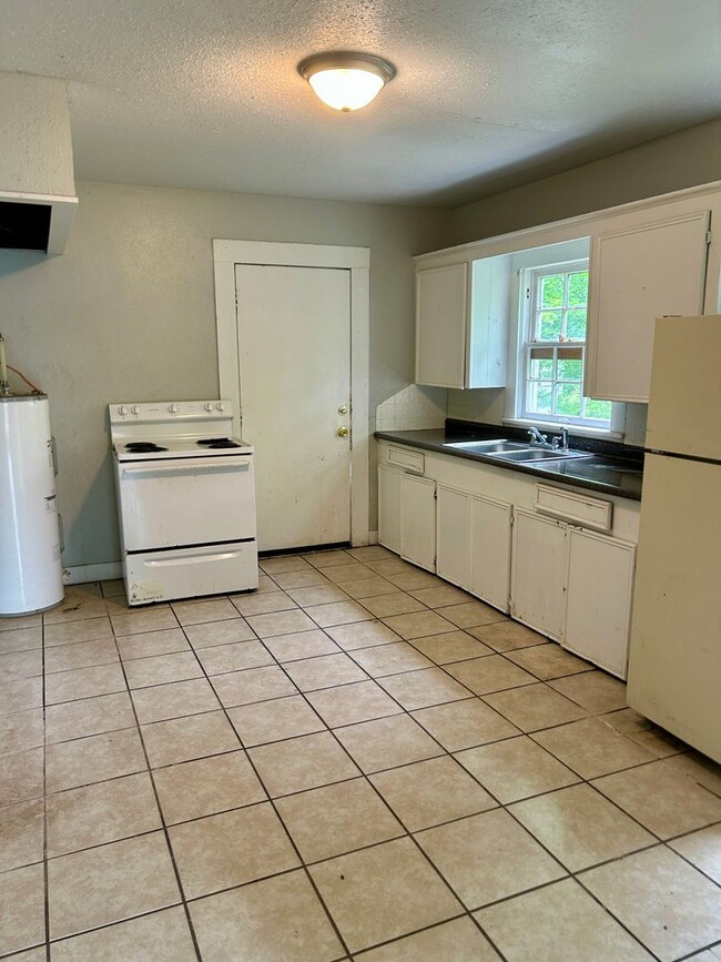 Photo - 346 E 73rd St