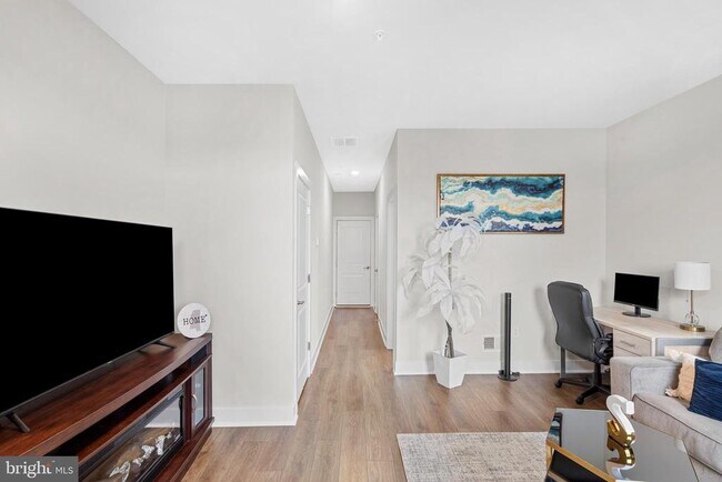 Photo - 204B Dock St