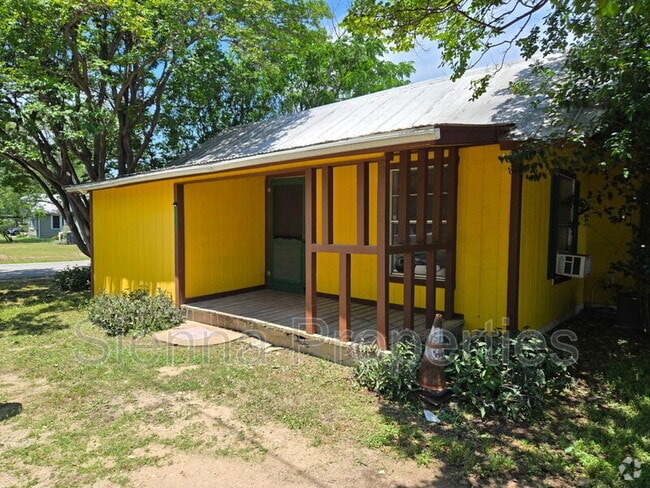 Building Photo - 104 Elm St Rental