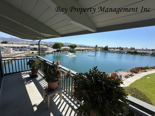 Building Photo - Premier Sherwood Lakes Location – Upstairs End Unit with Stunning Lake & Mountain Views
