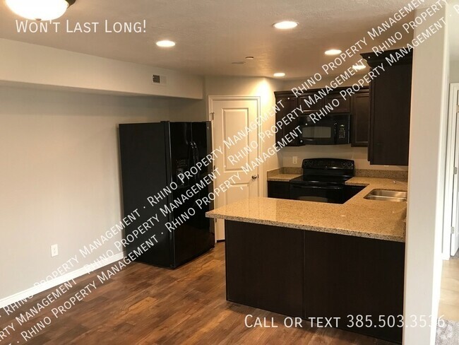 Building Photo - 3 Bedroom/2 Bathroom Condo in Midvale Unit I-05