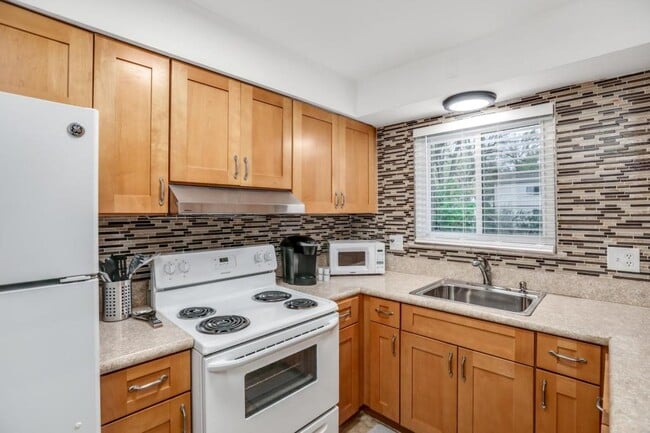 Photo - 9215 Tavistock Dr