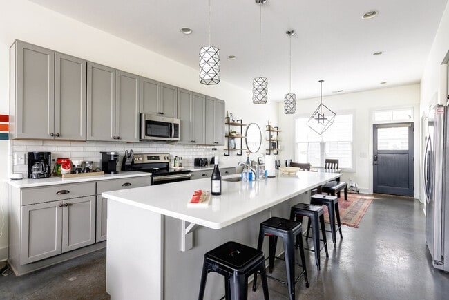 Photo - 1063 E Trinity Ln Unidad ID1043944P