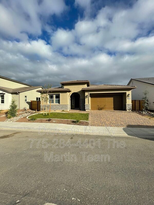 Photo - 215 Commodore Dr