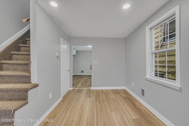 Photo - 1009 W Lackawanna Ave