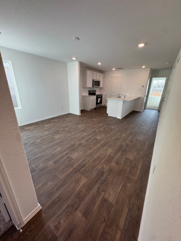 Photo - 2046 Zephyr Lily