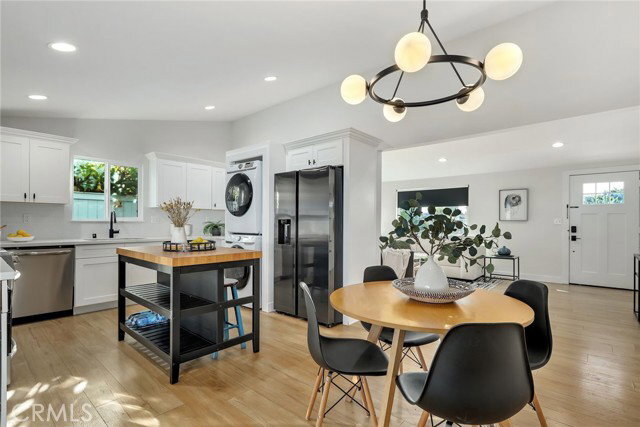 Photo - 292 Joann St