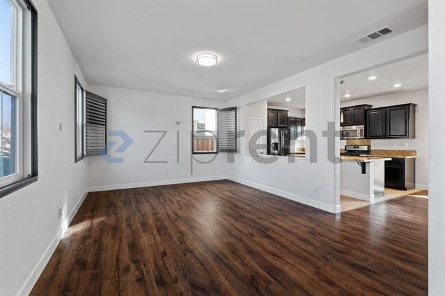 Photo - 2060 Salice Wy