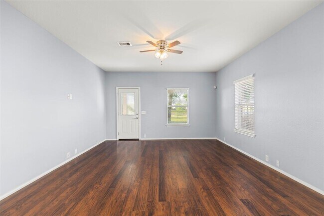 Photo - 510 Honeysuckle Vine Dr