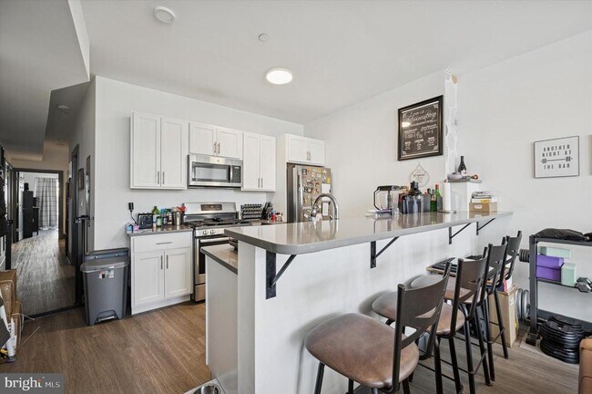 Photo - 124 Levering St Unit 2B