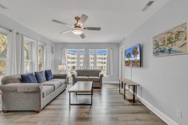 Building Photo - 4314 S Ocean Blvd Rental