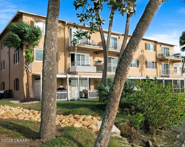 Building Photo - 411 N Halifax Ave Unit 212