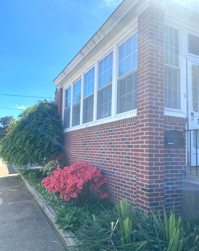 Building Photo - 5817 Keystone St Unit A